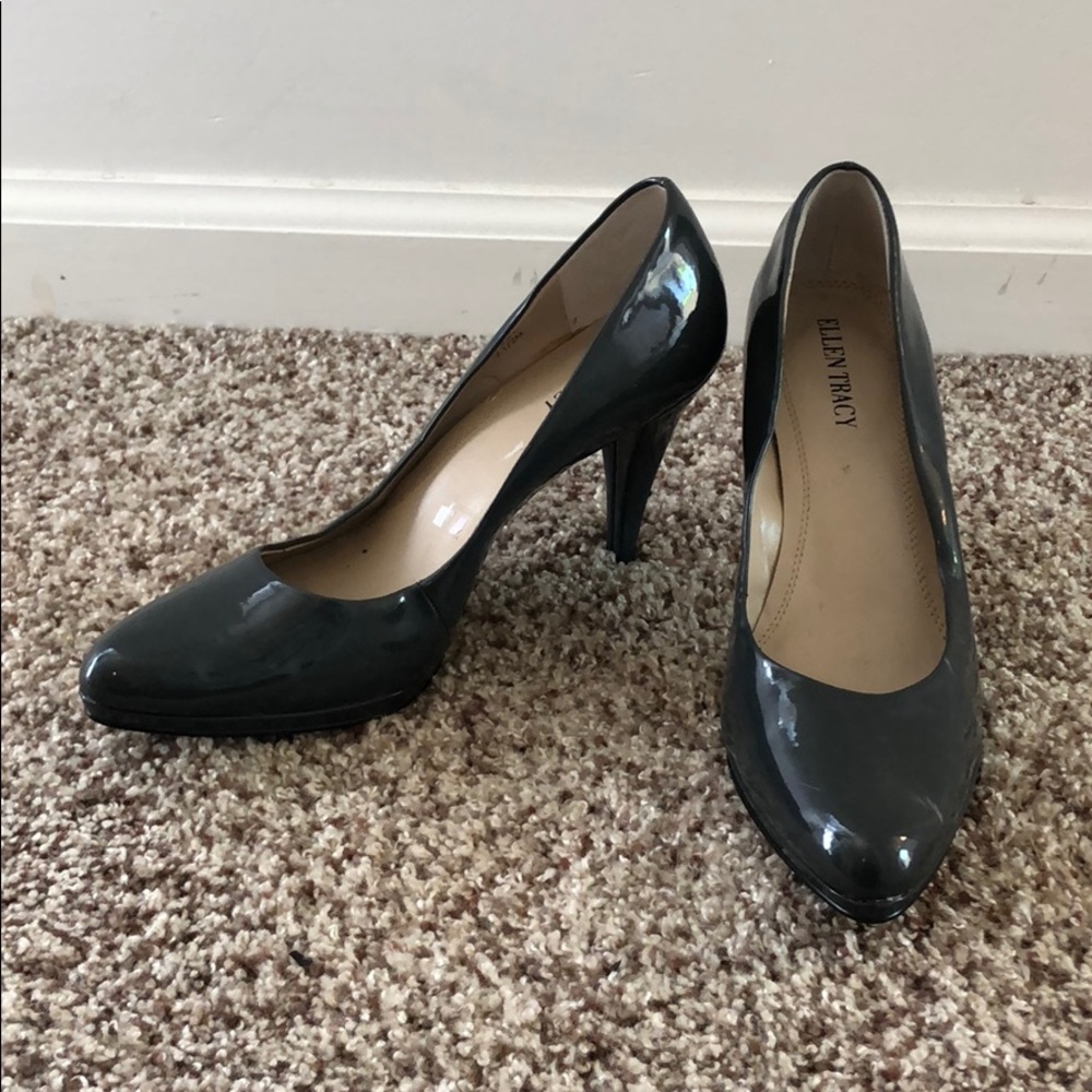 Ellen Tracy Grey Heels